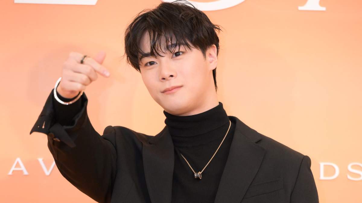 Moon Bin making a finger heart.