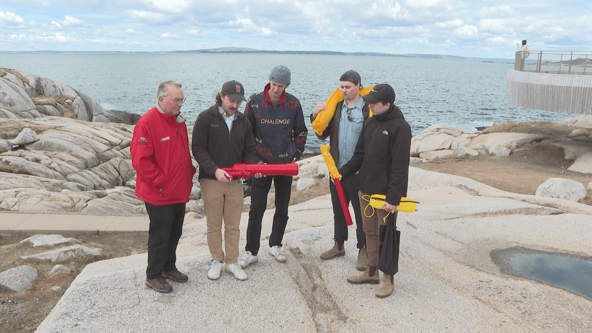 A team of Dalhousie Engineering students have joined the Life Saving Society of Nova Scotia to develop a device to prevent drownings at Peggy’s Cove.