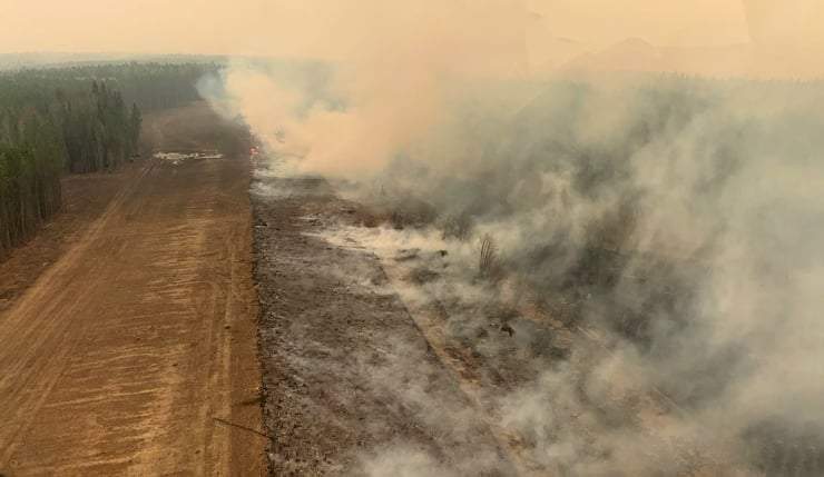 A fire burning south east of Edson poses a “significant threat,” according to Alberta Wildfire.