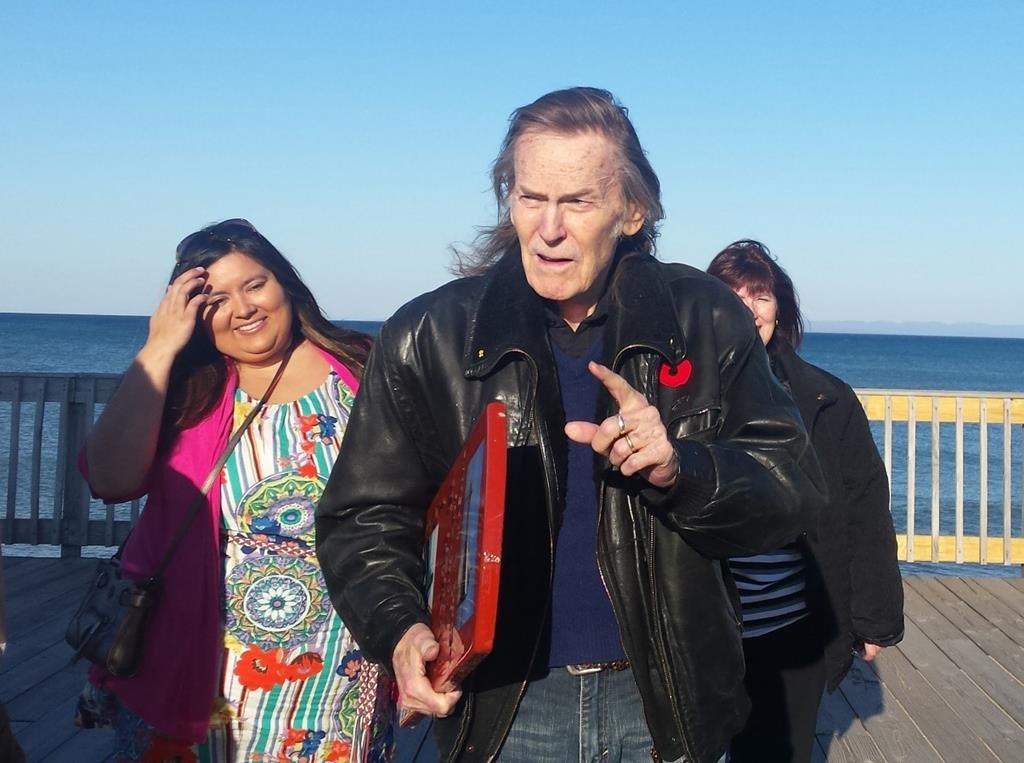 Singer Gordon Lightfoot attends an event commemorating the 40th anniversary of the sinking of the Edmund Fitzgerald at the Great Lakes Shipwreck Museum in Whitefish Point, Mich. in a 2015 handout photo. THE CANADIAN PRESS/HO-Deborah Champeau