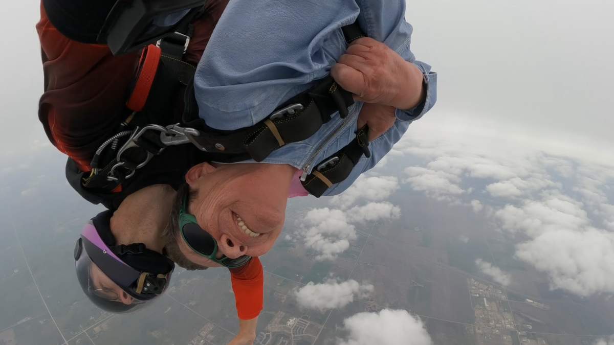 ‘We’re birds now’: Saskatchewan skydiving seniors living life to the fullest - image