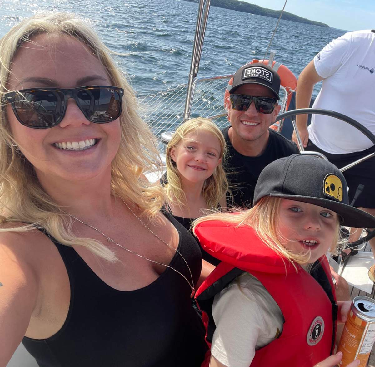 Samantha Darcy is pictured with her family.