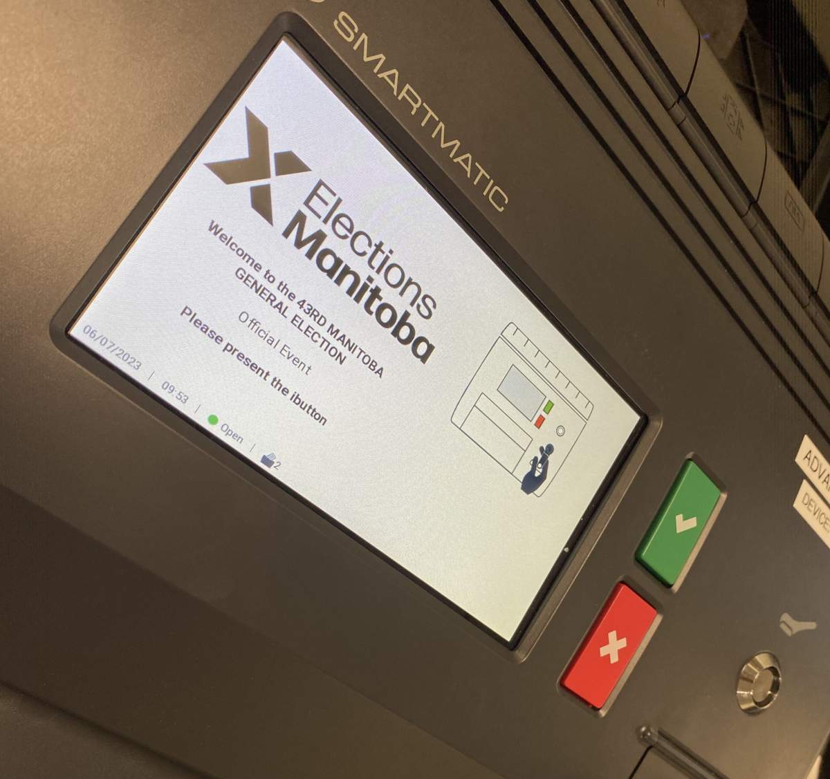 Manitobans can get live election results all night on Global News and 680 CJOB. A vote counting machine is seen in this June 2023 file photo.