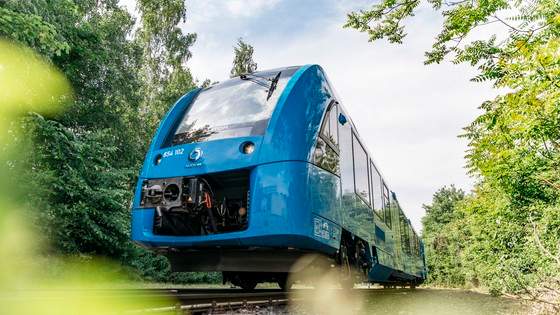 The Coradia iLint is a passenger train powered by a hydrogen fuel cell, which produces electrical power for traction.