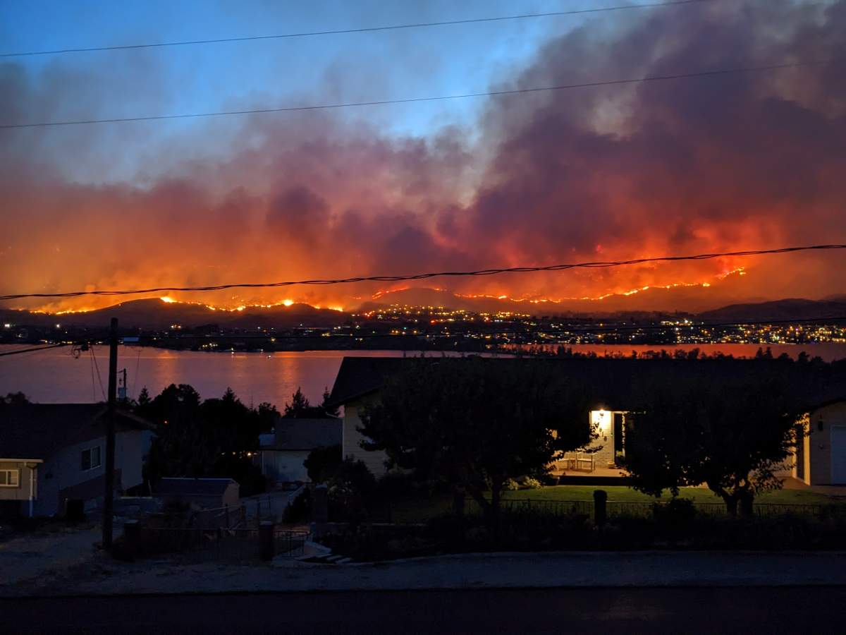Eagle Bluff wildfire near Osoyoos, B.C., captured by Global News viewers - image