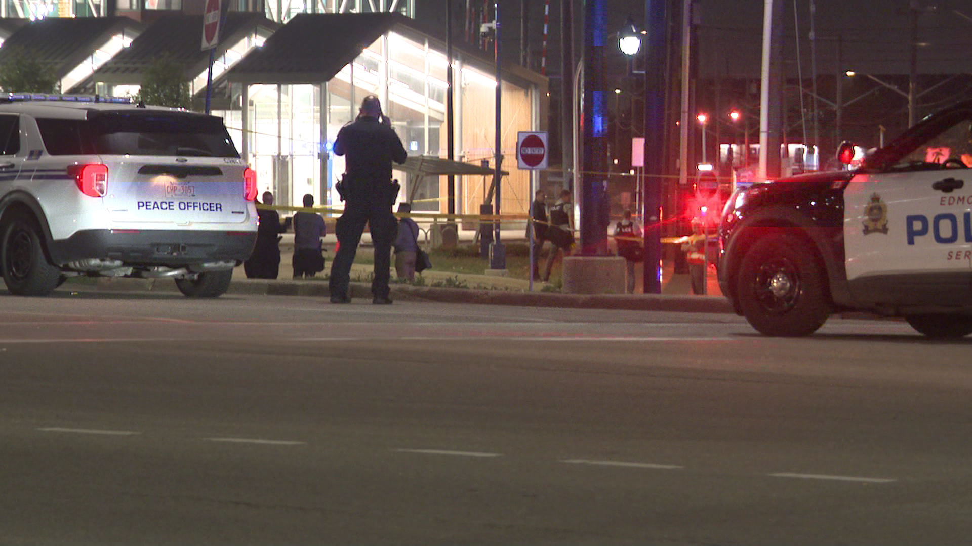 Late Sunday night, a Global News crew saw a number of Edmonton police vehicles and officers stationed in the area of Fort Road and 129 Avenue.