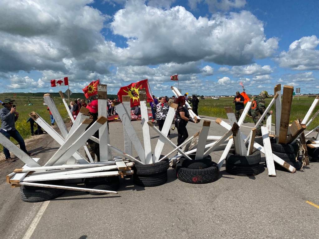 Landfill protest.
Protestors setting up road block.