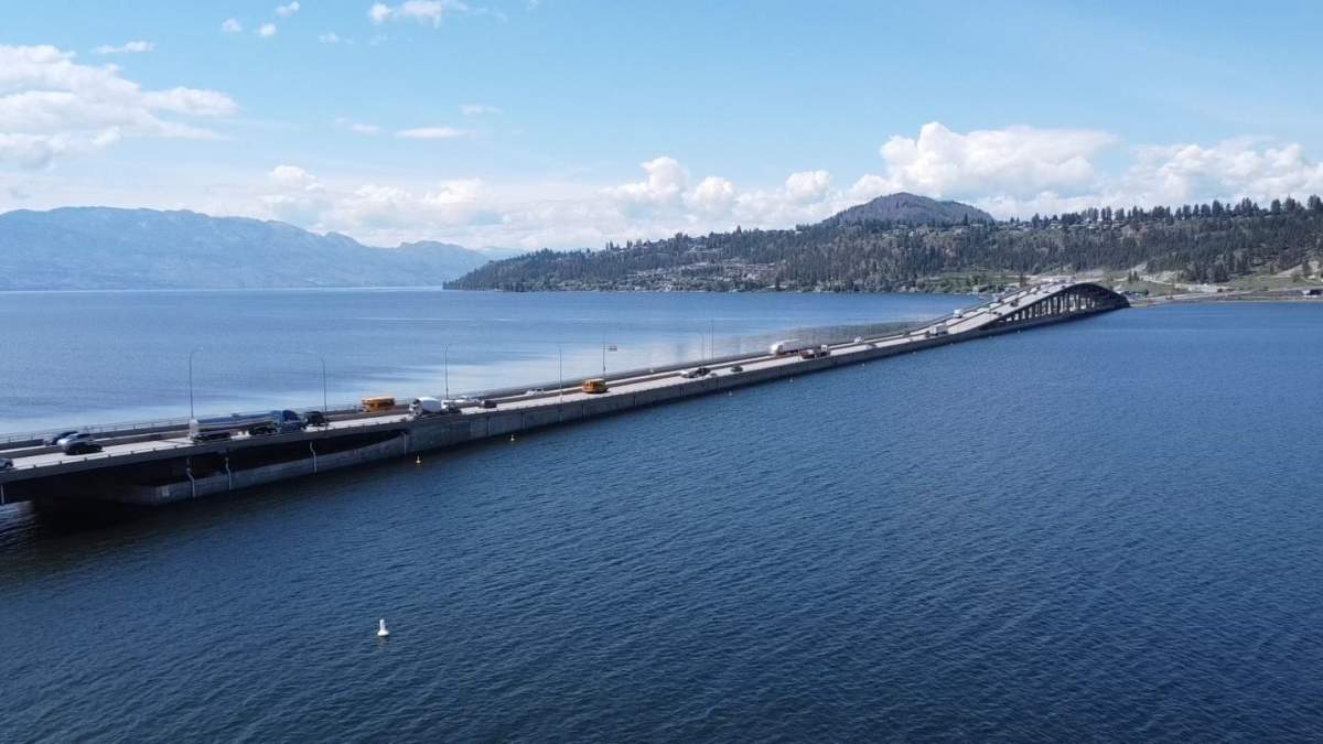 The William R. Bennett Bridge, which crosses Okanagan Lake and connects Kelowna and West Kelowna.
