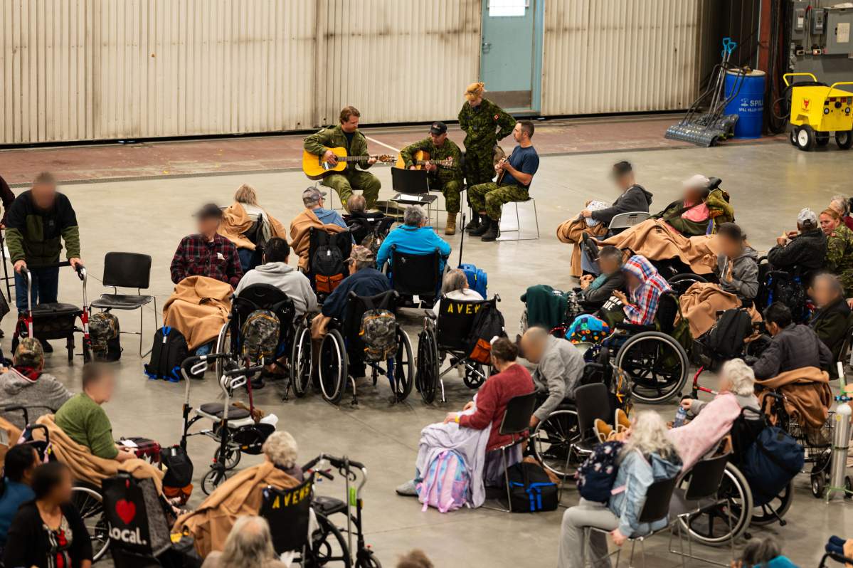 Yellowknife is emptying as the N.W.T. wildfires near - image