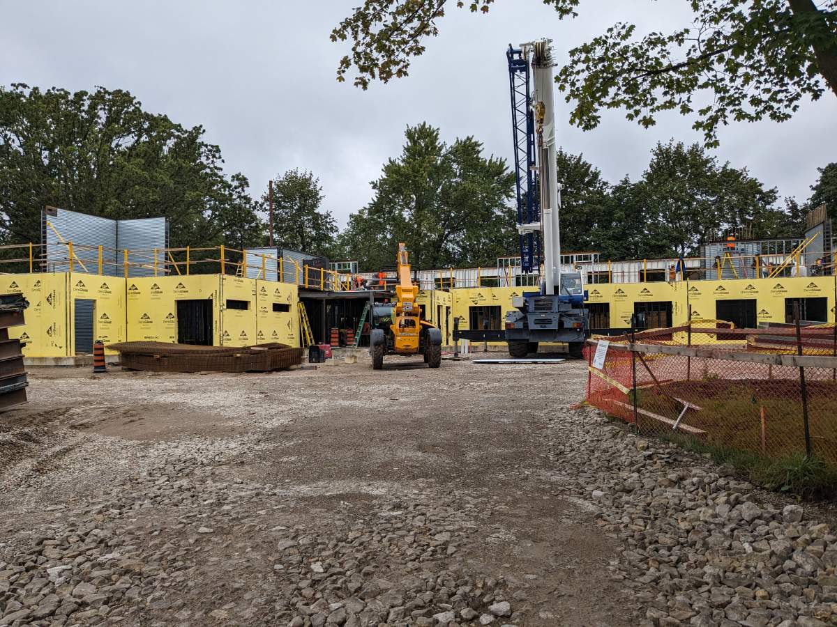 The building will be a 3 floor building providing 42 new units to those at risk or currently experiencing homelessness, with a quarter of the units designated for women and children.