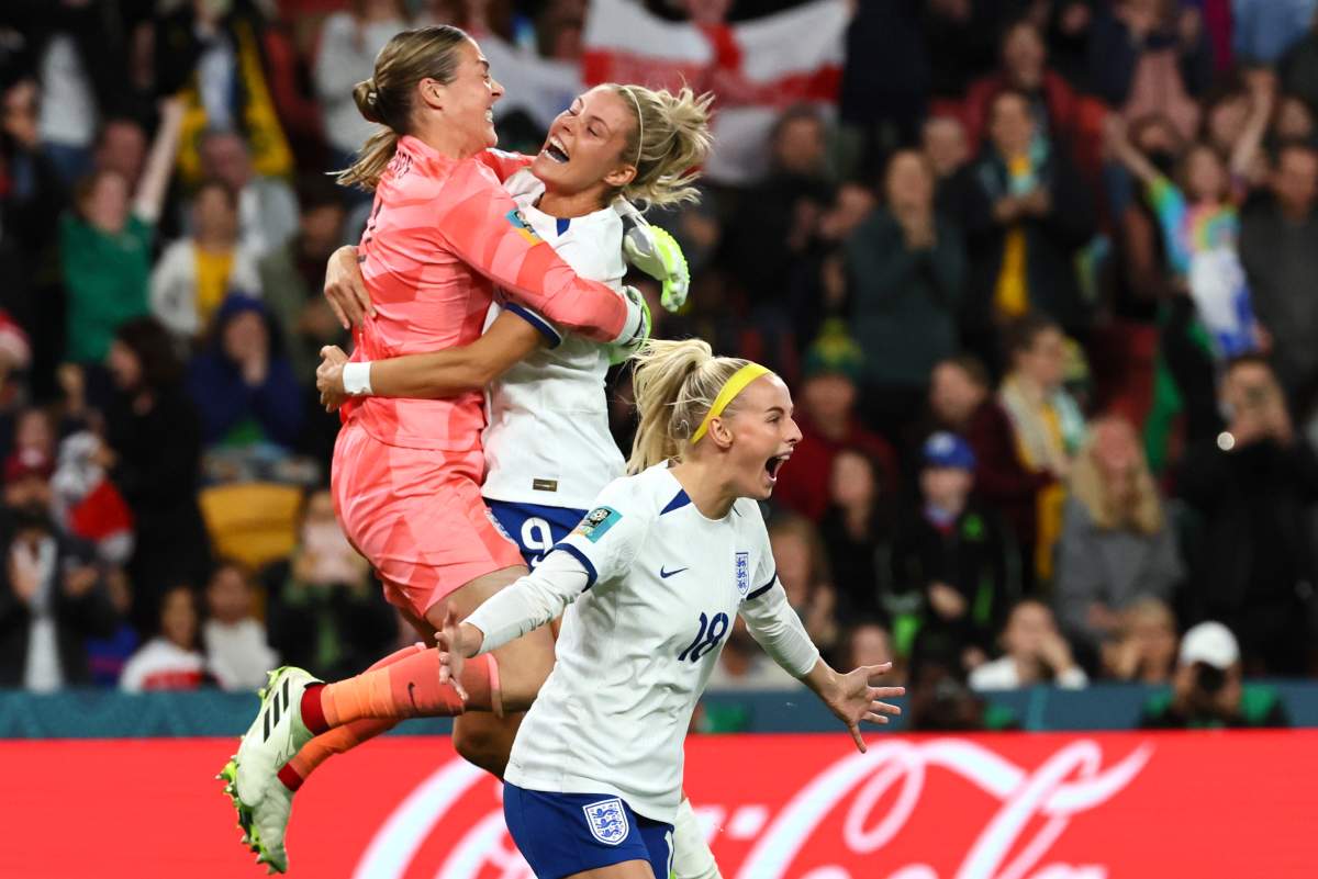 England’s Chloe Kelly, right, celebrates after scoring the last goal during a penalty shootout at the Women’s World Cup round of 16 soccer match against Nigeria in Brisbane, Australia, Monday, Aug. 7, 2023. (AP Photo/Tertius Pickard)