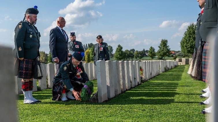 Commanding officer Lt.-Col. Jon Baker with the Queen’s Own Cameron Highlanders of Canada placed a wreath at the new headstone of Cpl. Frederick Percival Bousfield on Sept. 14, 2023.
