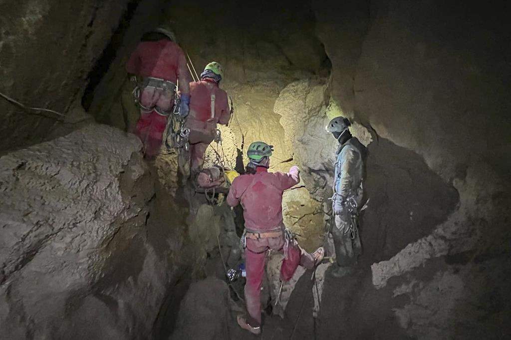 Members of the CNSAS, Italian alpine and speleological rescuers, carry a stretcher with American researcher Mark Dickey during a rescue operation in the Morca cave, near Anamur, southern Turkey, Monday, Sept. 11, 2023. A rescue operation is underway in Turkey’s Taurus Mountains to bring out an American researcher who fell seriously ill at a depth of some 1,000 meters (3,000 feet) from the entrance of one of world’s deepest caves last week and was unable to climb out himself. Mark Dickey is being assisted by international rescuers who by Monday had brought him up to 300 meters (nearly 1,000 feet). (CNSAS Via AP)