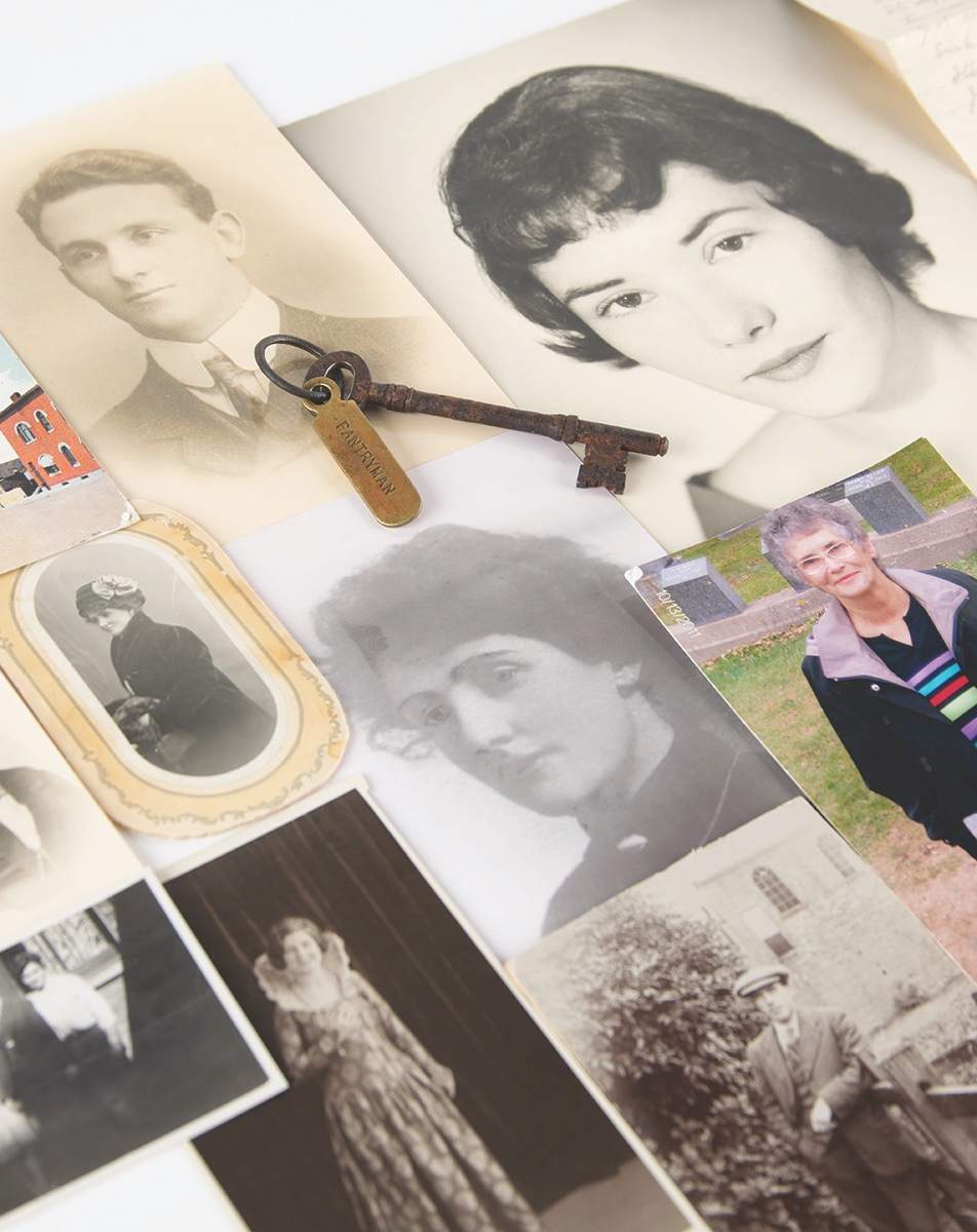 The auction lot includes photos from the Deeble family, and a photo of his grand niece visiting his gravesite in Halifax in 2011.