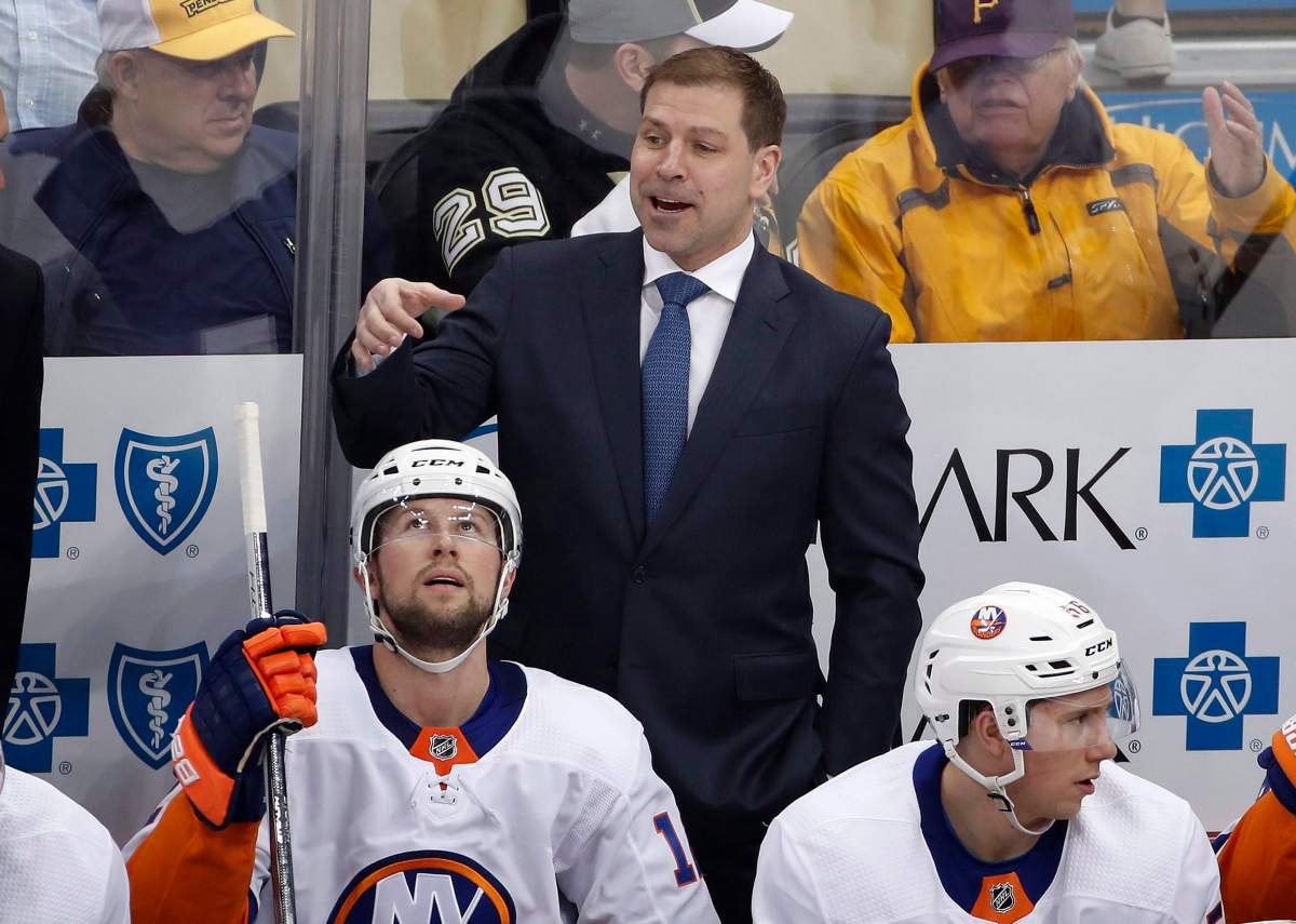 New York Islanders head coach and former Edmonton Oiler Doug Weight gives instructions during the first period of an NHL hockey game against the Pittsburgh Penguins in Pittsburgh, Saturday, March 3, 2018. Weight will be inducted into the Oilers Hall of Fame on Oct. 26, 2023.