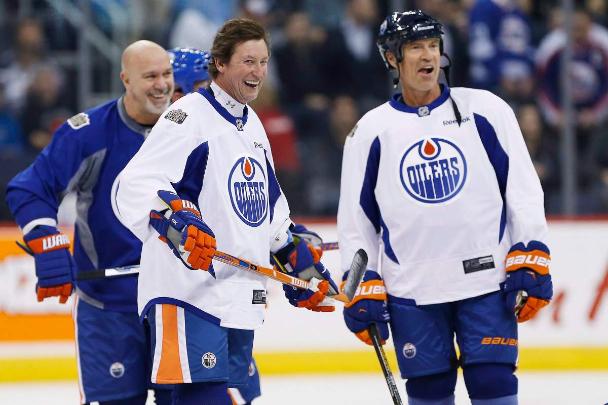 Former Edmonton Oilers, from left, Charlie Huddy (22), Wayne Gretzky (99) and Mark Messier (11) joke around during a practice for the NHL’s Heritage Classic Alumni game in Winnipeg on Friday, Oct. 21, 2016.