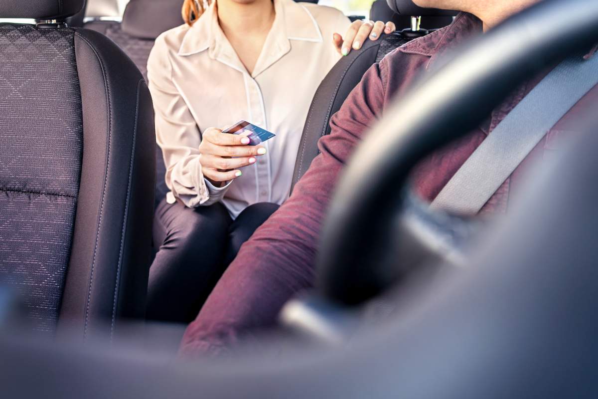 Vacationing this winter? How to avoid common travel scams - image