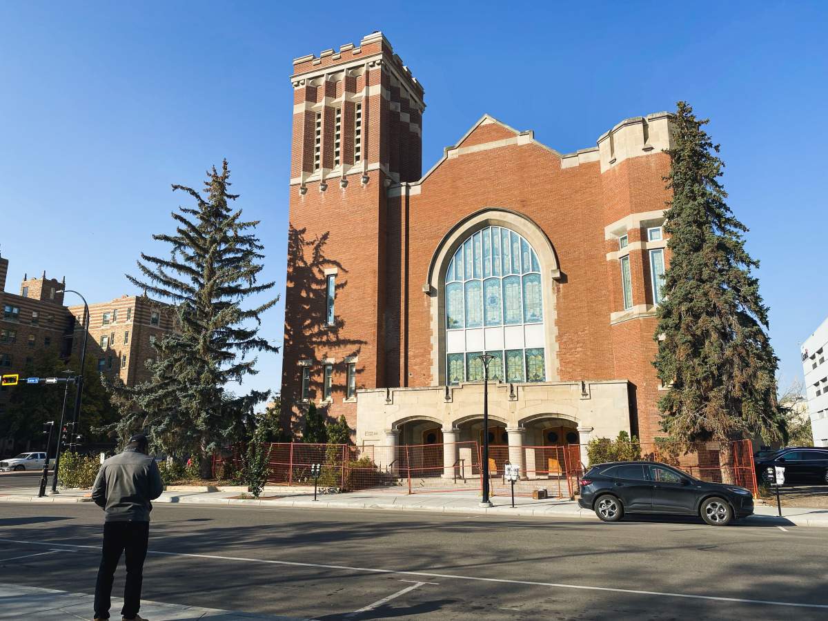According to claims of small fires that was set outside of the Knox Metropolitan Church, a fence was set up to prevent anyone from loitering outside the property.