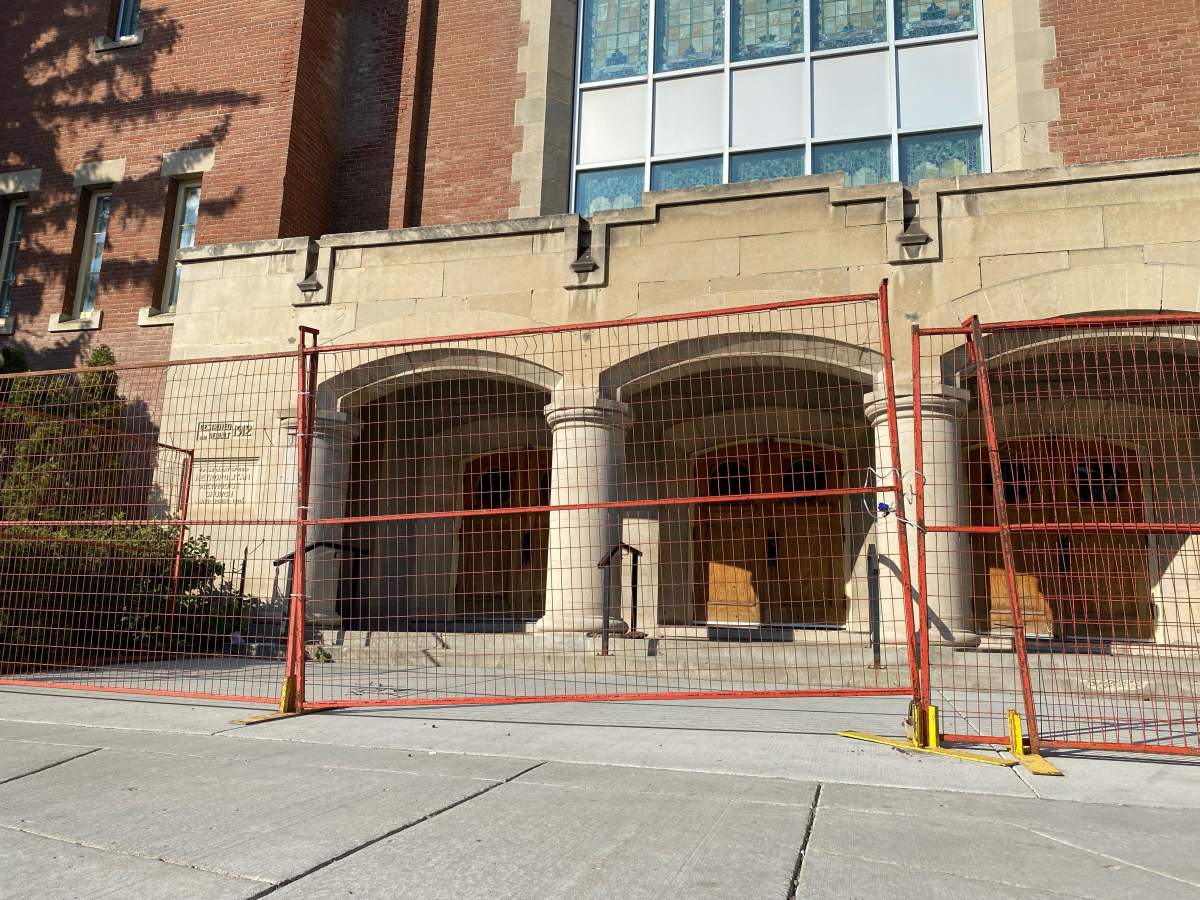 Second fence around downtown Regina building put up to block homeless - image