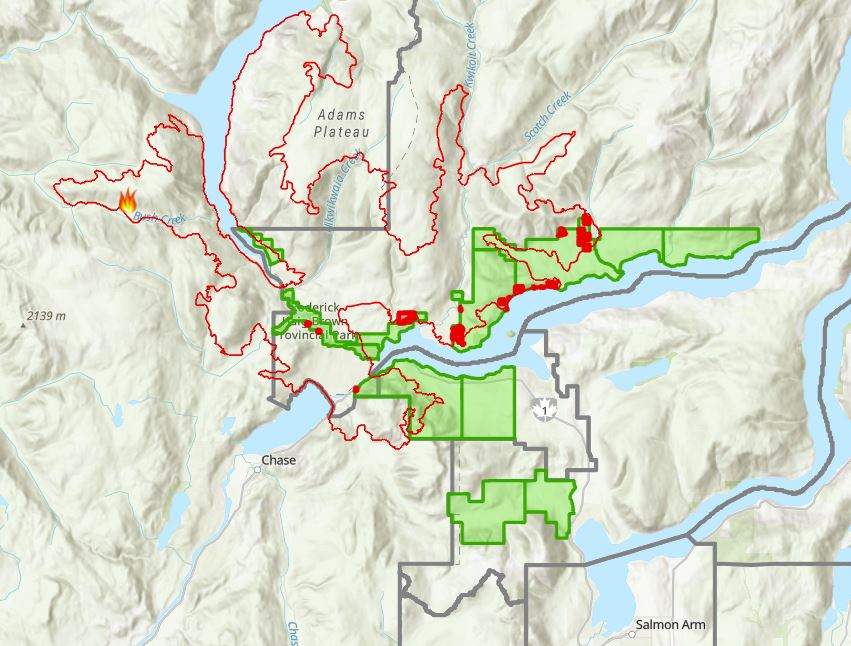 A map showing evacuation alerts that have been rescinded (green) and evacuation orders (red) for the Bush Creek East wildfire.