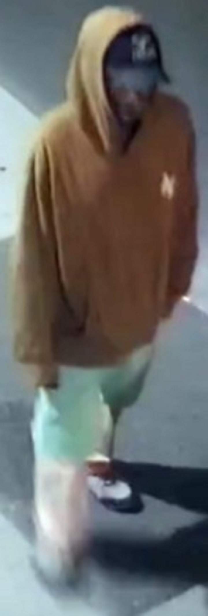 Police are trying to identify this suspect.