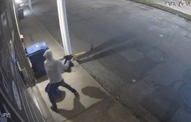 A Laval, Que. sports collectibles shop owned by ex-NHL enforcer Georges Laraque was robbed overnight Thursday, and the incident was recorded on the store’s security camera. The ex-Habs player is asking anyone who can identify the thief to contact him directly.