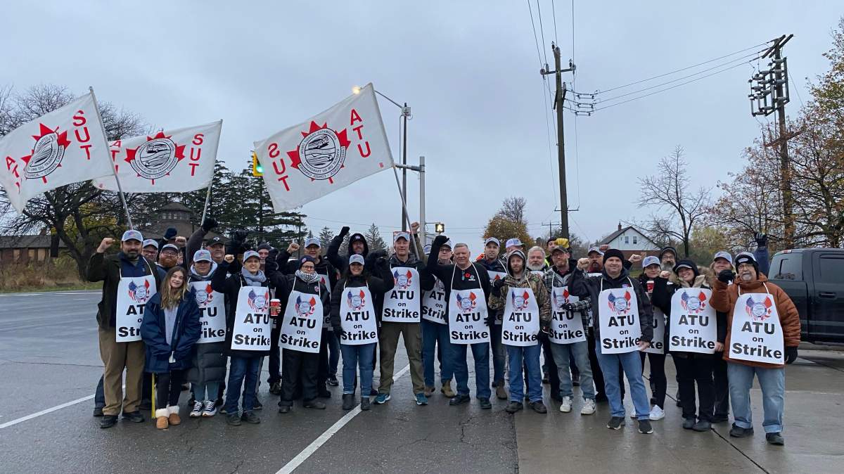 Transit workers begin picketing outside the HSR Mountain transit centre on Upper James Nov. 9. 2022, after failing to reach a deal with city negotiators before the deadline of one minute past midnight.