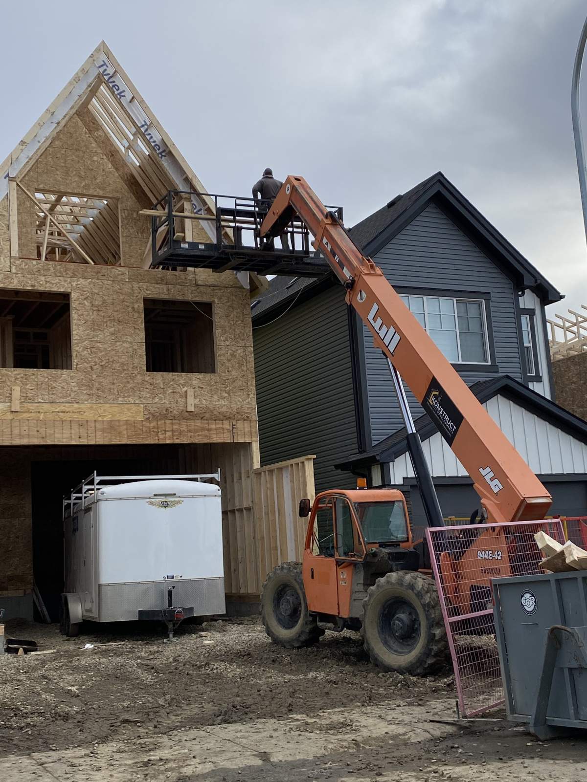 Home being built in community of Belvedere