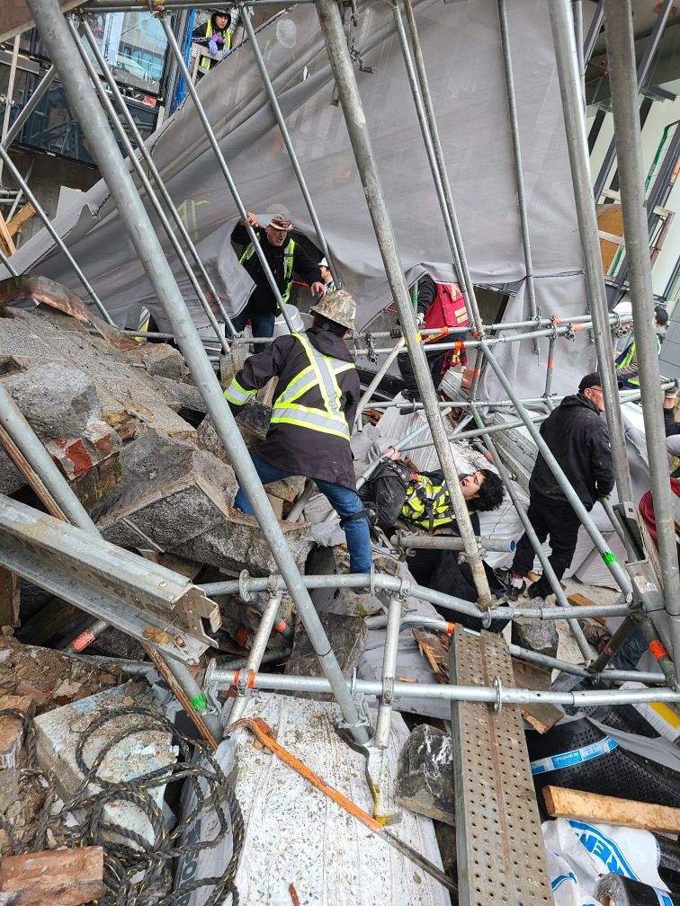 Photos from the scene show the aftermath of the scaffolding collapse.