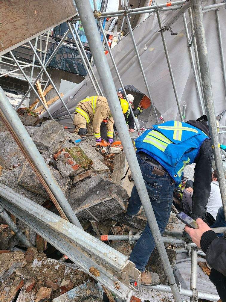 Photos from the scene show the aftermath of the scaffolding collapse.