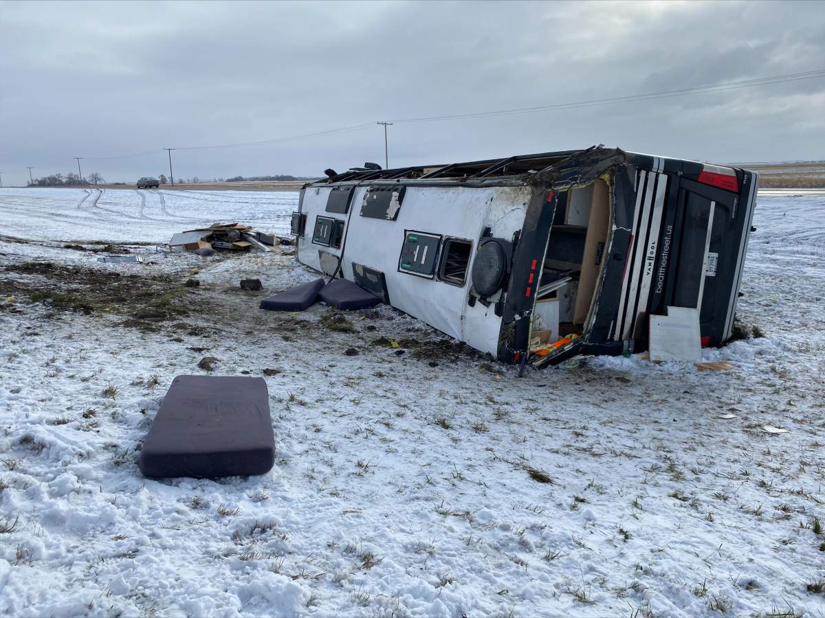 Shania Twain set to perform in Saskatoon Thursday despite bus rollover - image