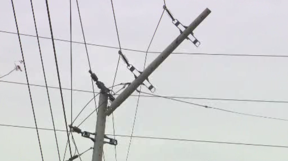Crash in Mississauga knocks out power for 1K customers - image