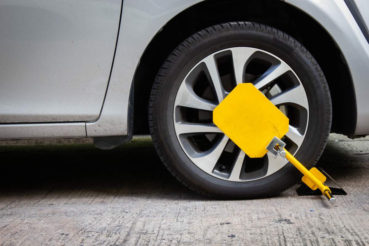Wheel lock for anti-theft with the car on the road.