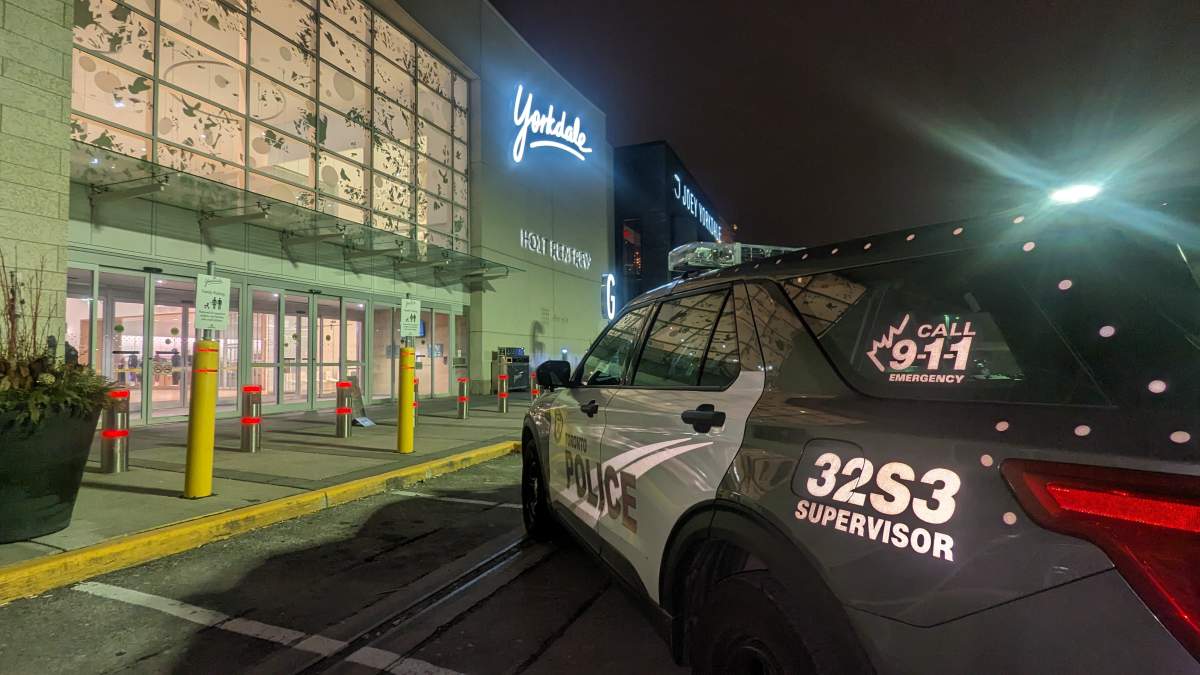 Robbery at Yorkdale Mall on Jan 31, 2024.