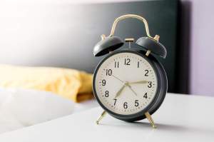 Alarm clock for daylight saving