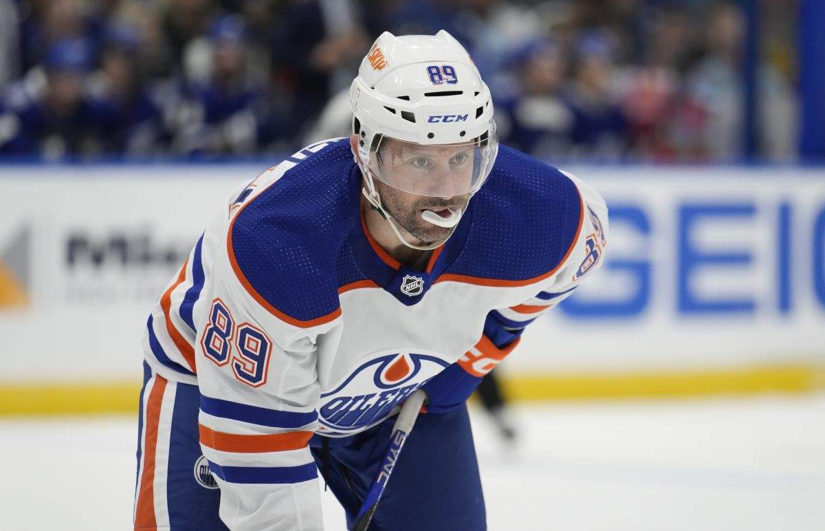 Edmonton Oilers centre Sam Gagner (89) against the Tampa Bay Lightning during the first period of an NHL hockey game Saturday, Nov. 18, 2023, in Tampa, Fla.
