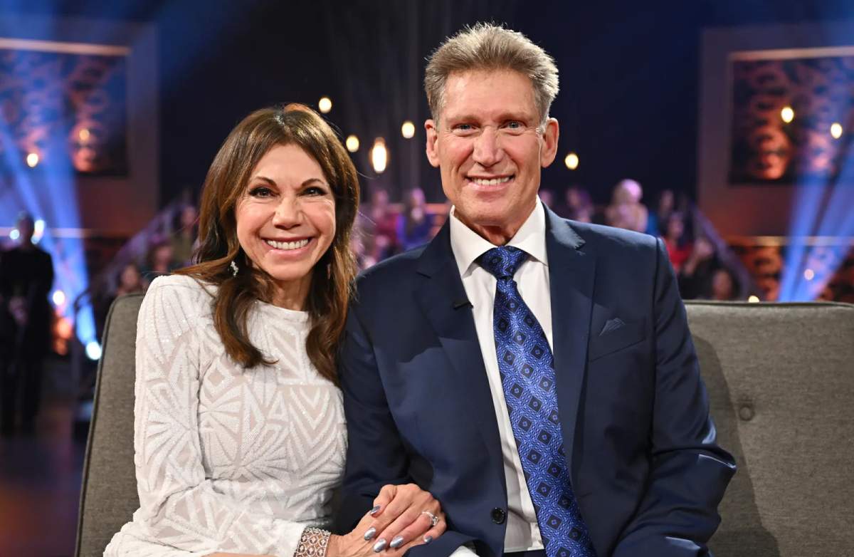 Theresa Nist and Gerry Turner. They are smiling and sitting arm-in-arm.