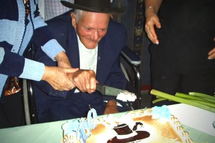 Juan Vicente Pérez celebrating his birthday.