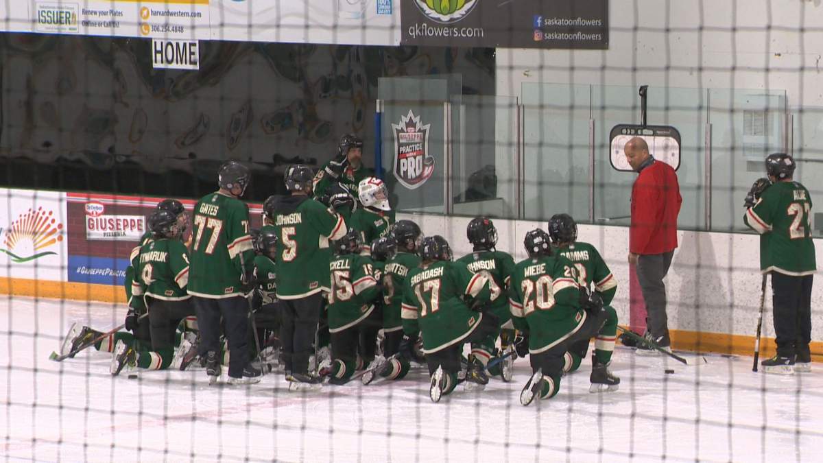 Jerome Iginla breaks down a play at his practice with a pro day .