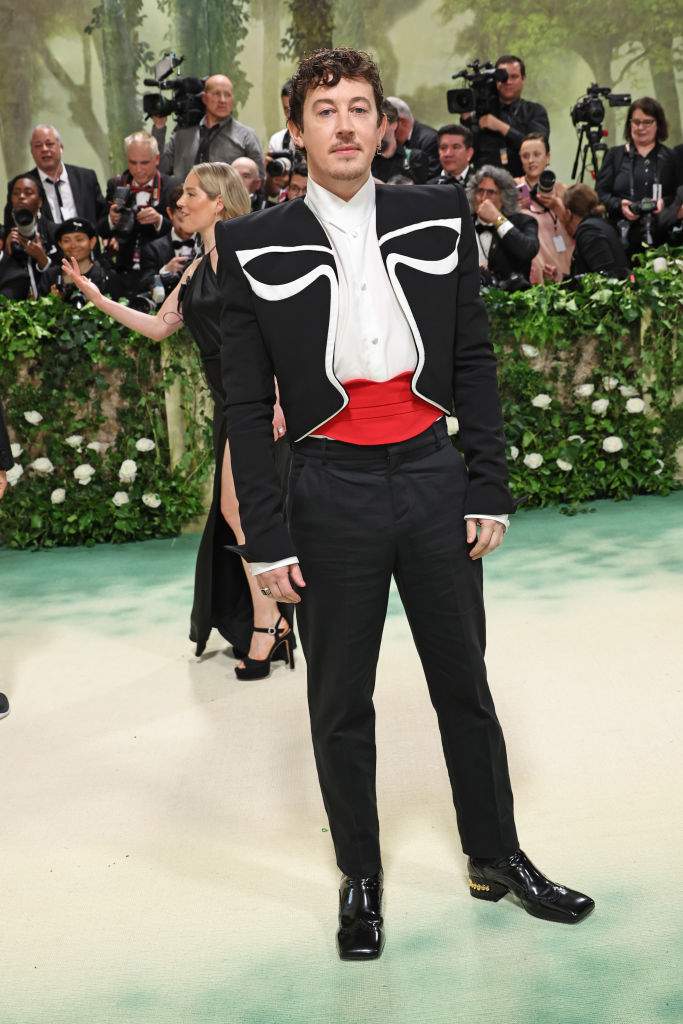 Alex Sharp attends The 2024 Met Gala Celebrating "Sleeping Beauties: Reawakening Fashion" at The Metropolitan Museum of Art on May 06, 2024 in New York City.