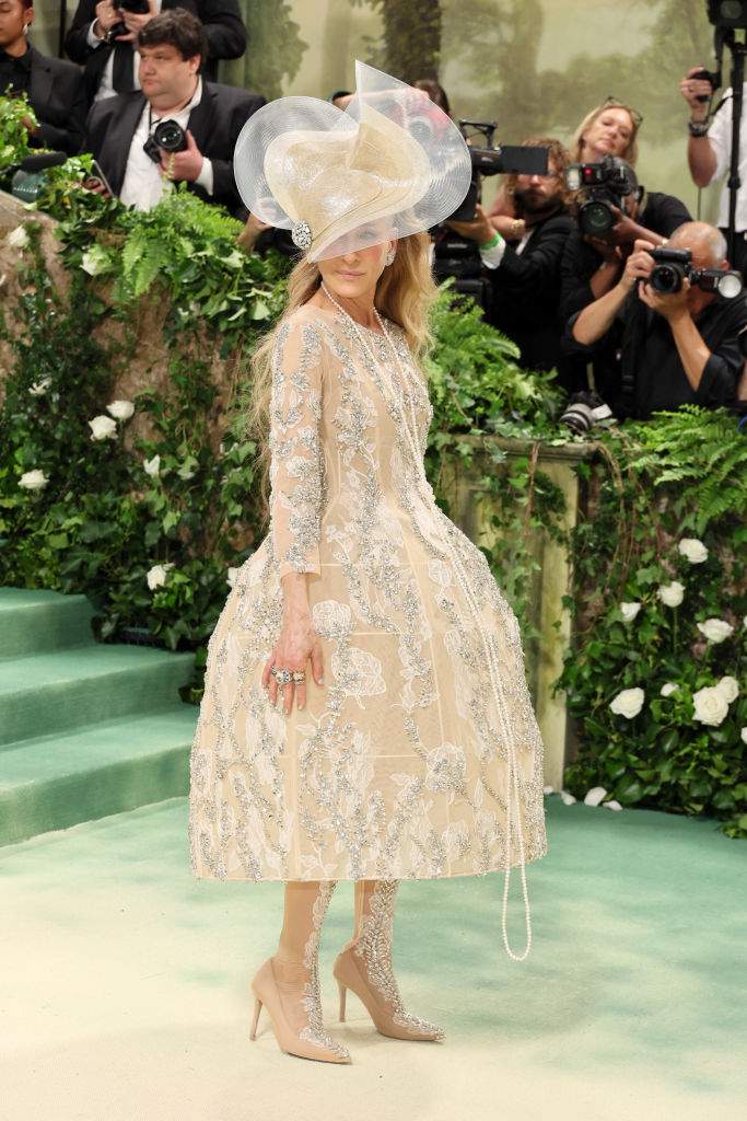 Sarah Jessica Parker attends The 2024 Met Gala Celebrating "Sleeping Beauties: Reawakening Fashion" at The Metropolitan Museum of Art on May 06, 2024 in New York City.