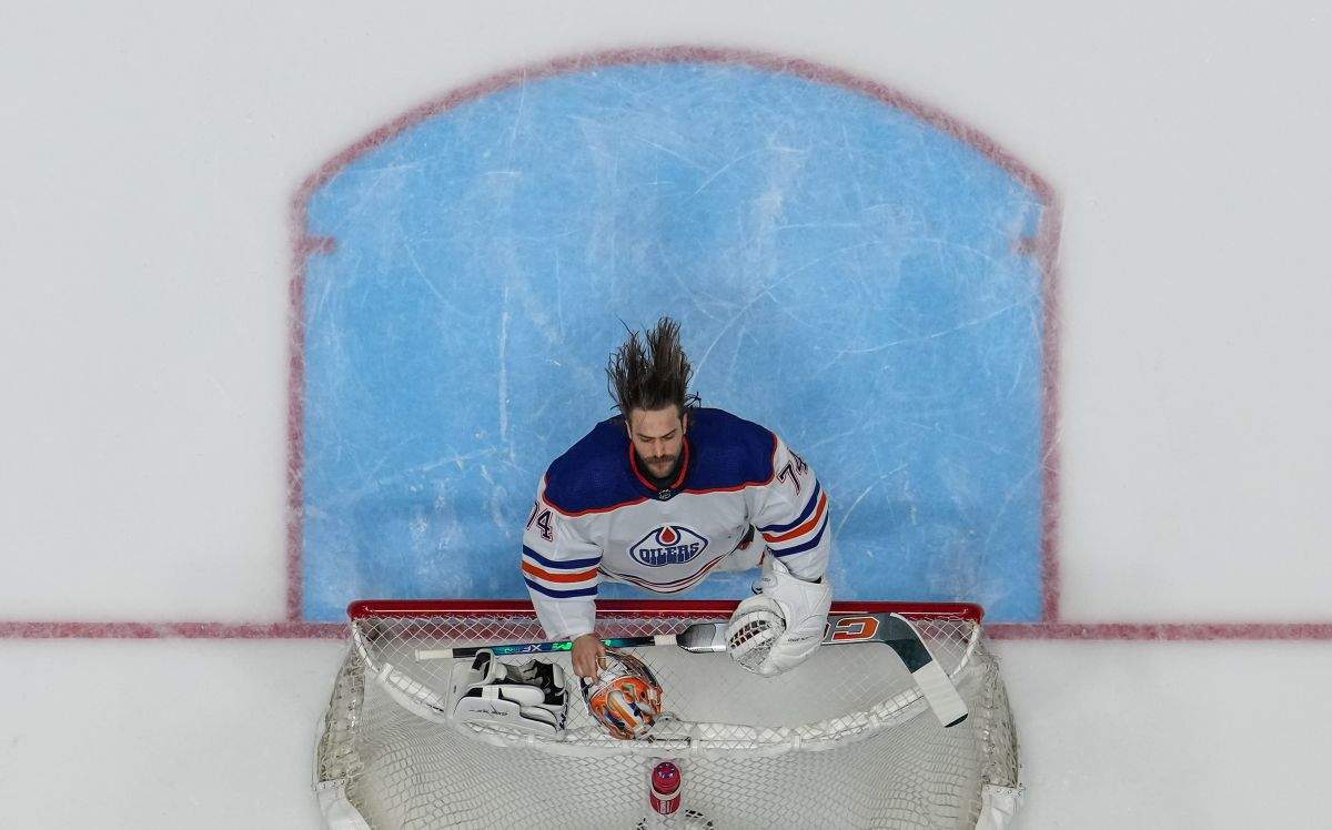 Edmonton Oilers goalie Stuart Skinner flips water off his hair before the first period in Game 7 of an NHL hockey Stanley Cup second-round playoff series against the Vancouver Canucks, in Vancouver, on Monday, May 20, 2024.