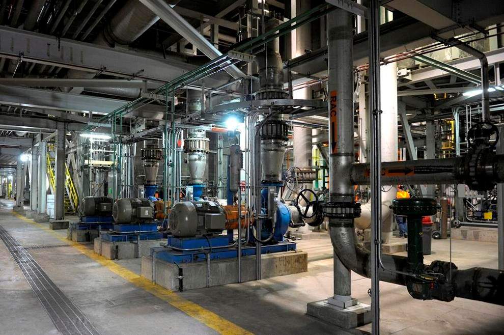 Pipes and tanks snake around the inside of a carbon capture and storage facility at the Boundary Dam Power Station in Estevan, Sask., on Thursday, Oct. 2, 2014. The signature carbon capture and storage project continues to miss emissions reduction goals, raising questions about the cost-effectiveness of the technology, says a report.