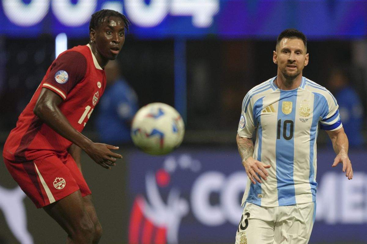 Argentina's Lionel Messi, right, and Canada's Moïse Bombito watch the ball during a Copa America Group A soccer match in Atlanta, Thursday, June 20, 2024.