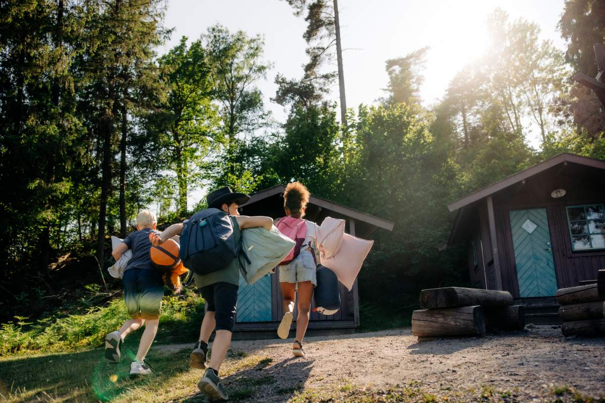 kids running to their cabin at overnight camp