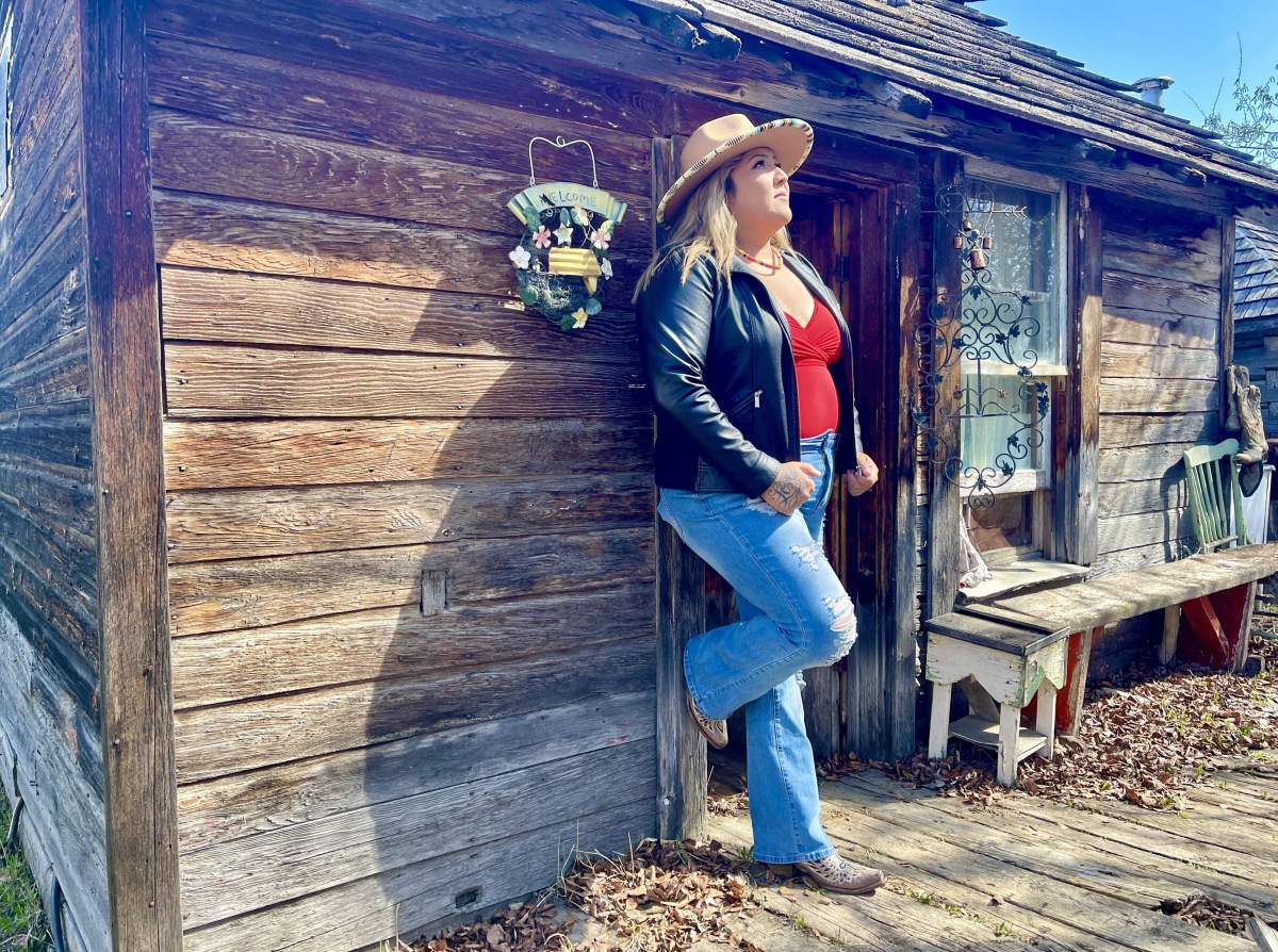 Teagan Littlechief won the 2022 Saskatchewan Country Music Award for Indigenous Artist of the Year.
