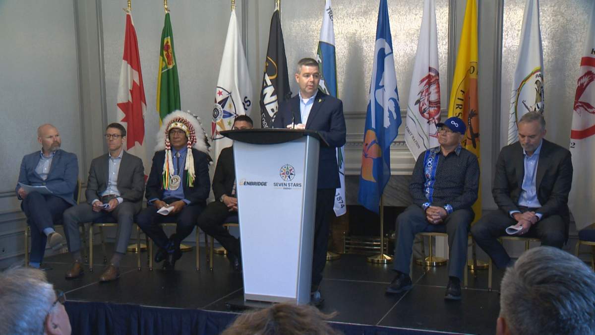Minister Jeremy Harrison speaks at an event announcing the new Seven Stars Energy Project.