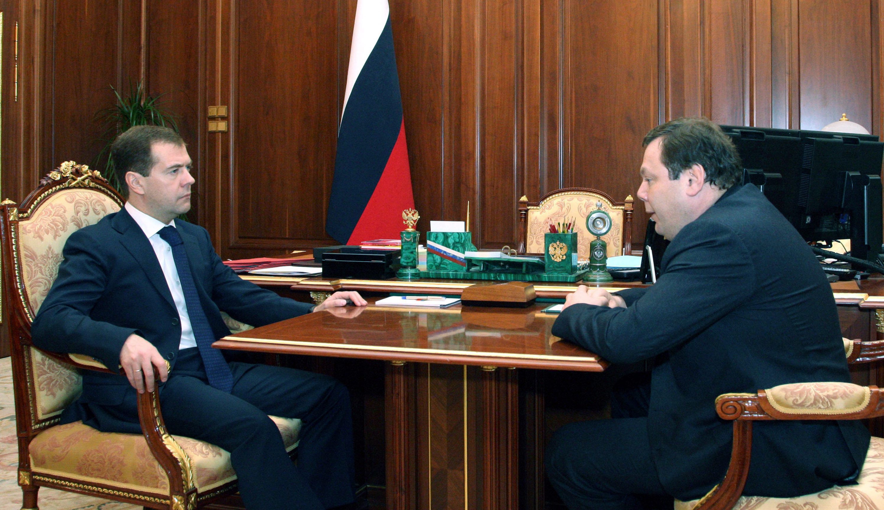 Russian President Dmitry Medvedev, left, and Alfa Group head, billionaire Mikhail Fridman, at the Kremlin in Moscow, March 17, 2009. (AP Photo/RIA-Novosti, Mikhail Klimentyev, Presidential Press Service)