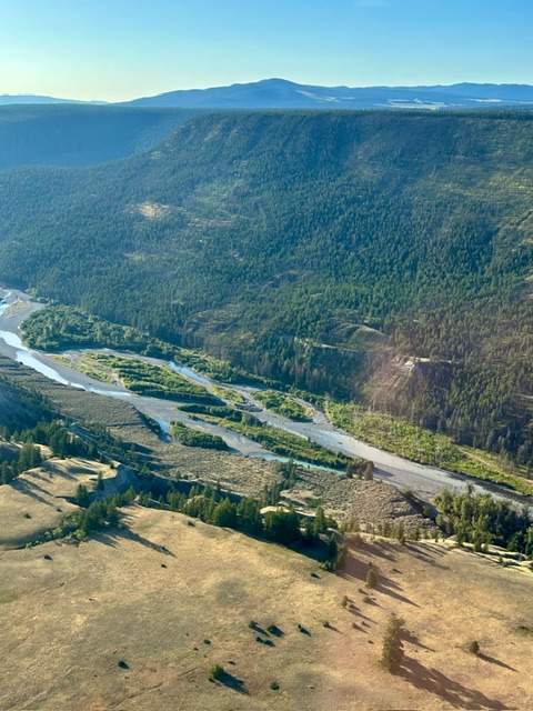 The massive landslide blocking the Chilcotin River.