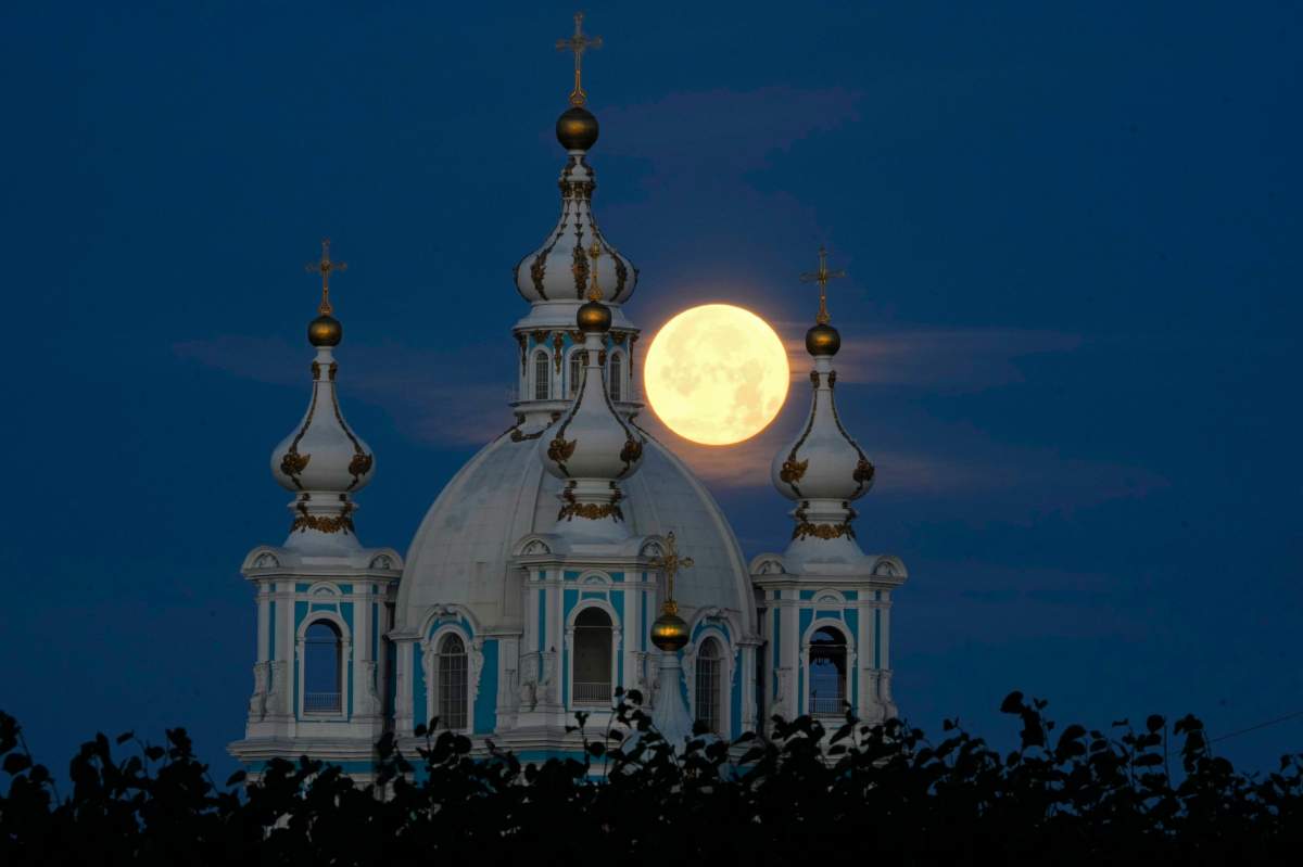 Supermoon Russia